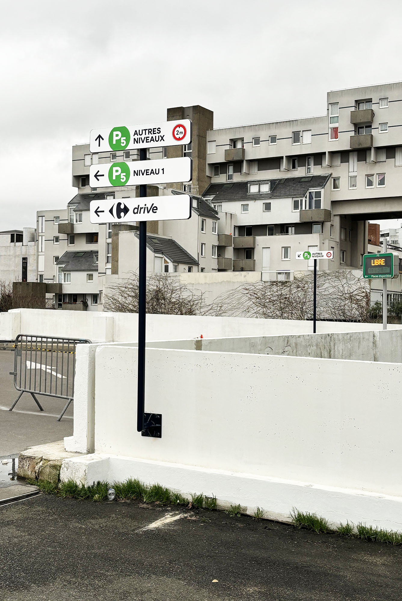 Tri-panneaux directionnels